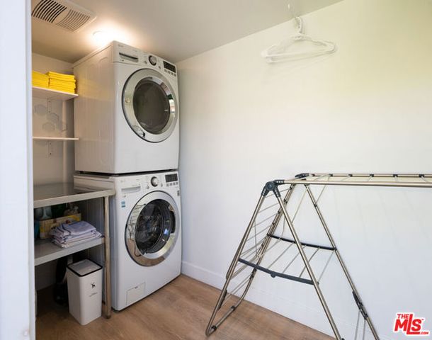 7807 Breen Avenue, Los Angeles, CA 90045