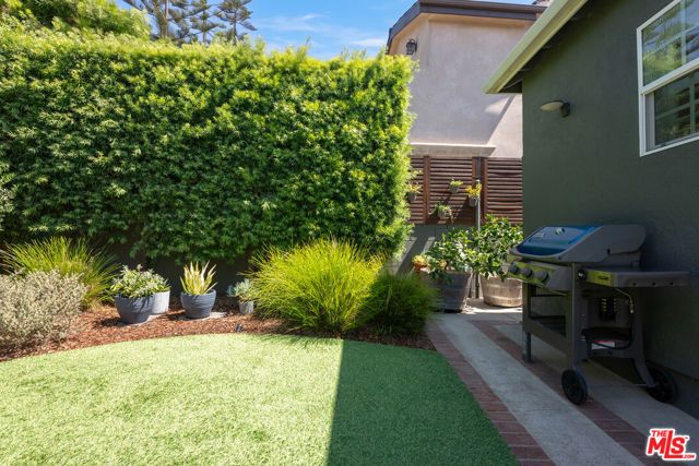 7807 Breen Avenue, Los Angeles, CA 90045