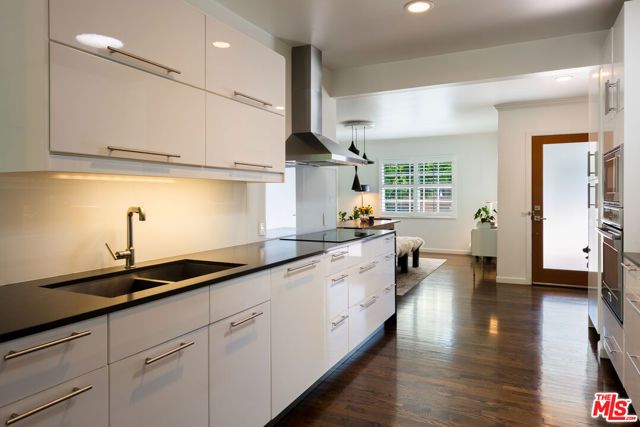 7807 Breen Avenue, Los Angeles, CA 90045