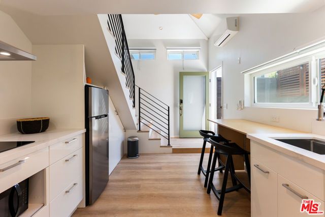 7807 Breen Avenue, Los Angeles, CA 90045