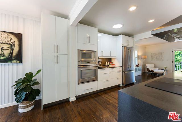 7807 Breen Avenue, Los Angeles, CA 90045