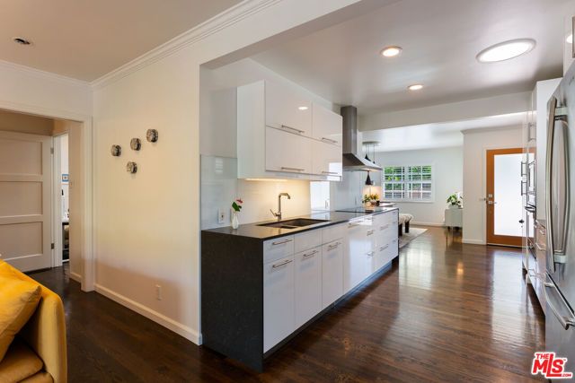 7807 Breen Avenue, Los Angeles, CA 90045