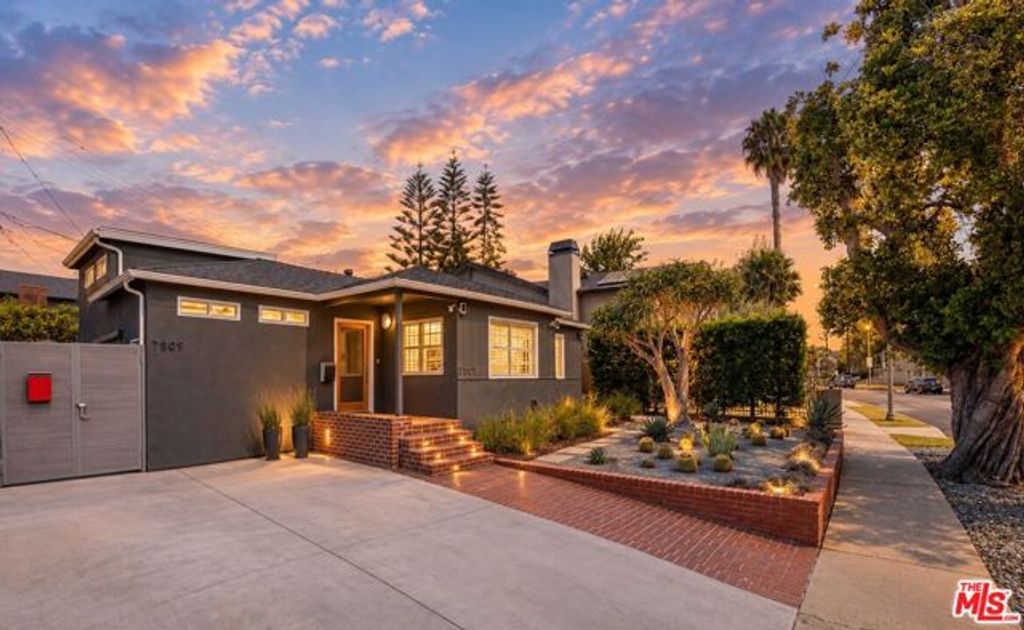 7807 Breen Avenue, Los Angeles, CA 90045