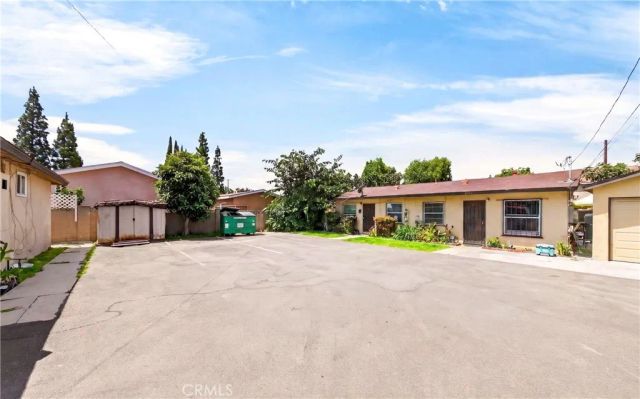 15013 Indiana, Paramount, CA 90723
