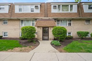 9911 W 58th Street 2, Countryside, IL 60525