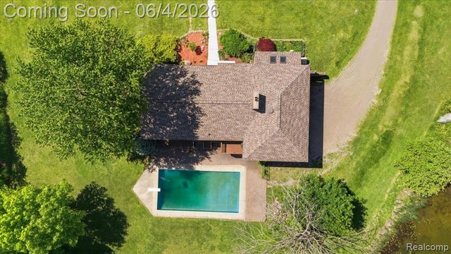 725 Deerpath Court, Ortonville, MI 48462