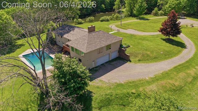 725 Deerpath Court, Ortonville, MI 48462