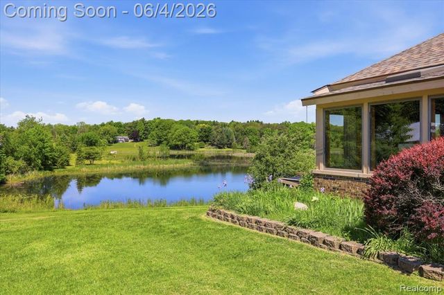 725 Deerpath Court, Ortonville, MI 48462