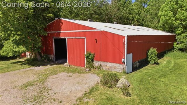 725 Deerpath Court, Ortonville, MI 48462