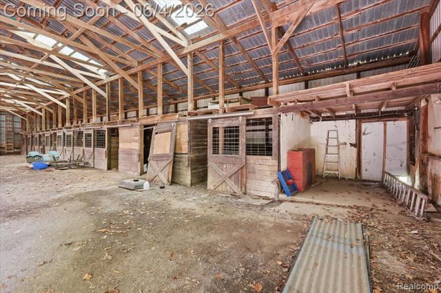 725 Deerpath Court, Ortonville, MI 48462