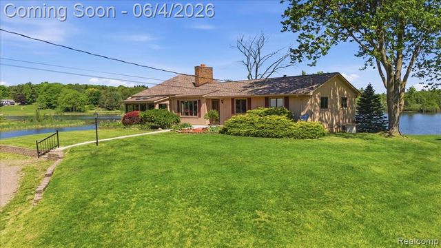 725 Deerpath Court, Ortonville, MI 48462