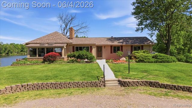 725 Deerpath Court, Ortonville, MI 48462