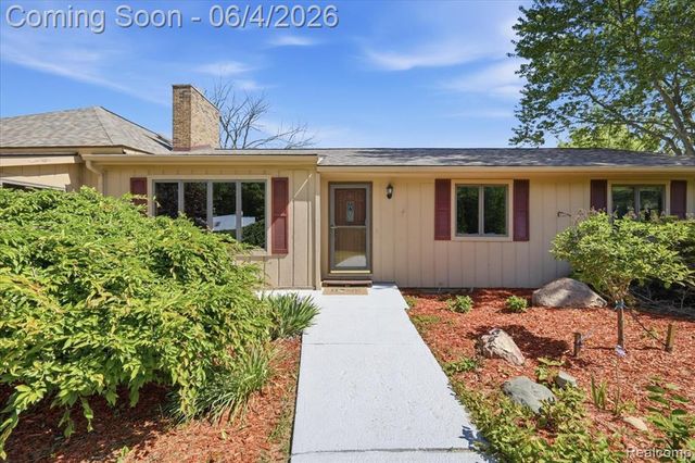725 Deerpath Court, Ortonville, MI 48462