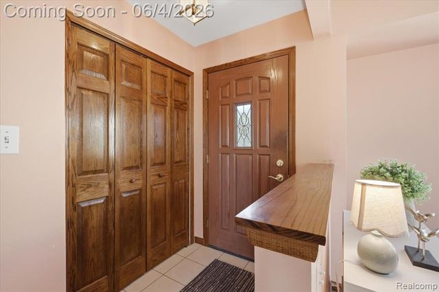 725 Deerpath Court, Ortonville, MI 48462