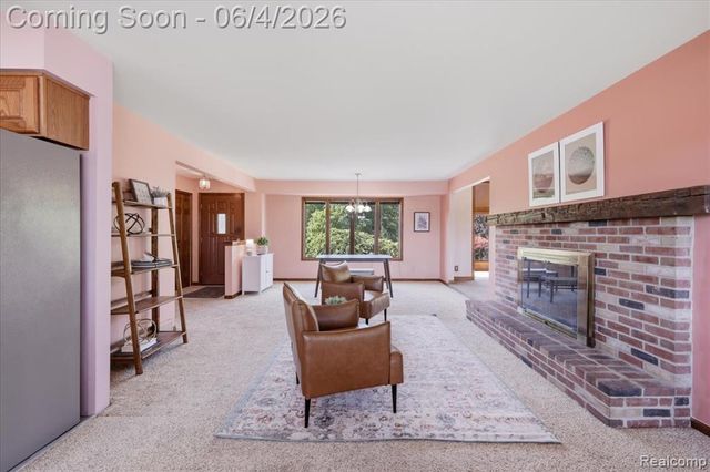725 Deerpath Court, Ortonville, MI 48462