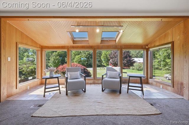 725 Deerpath Court, Ortonville, MI 48462