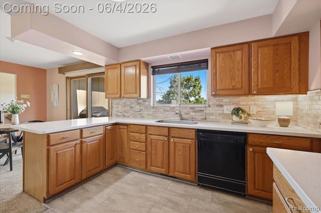 725 Deerpath Court, Ortonville, MI 48462