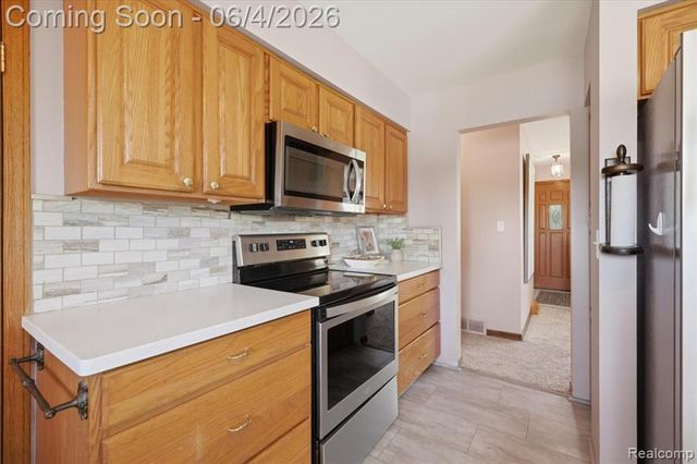 725 Deerpath Court, Ortonville, MI 48462