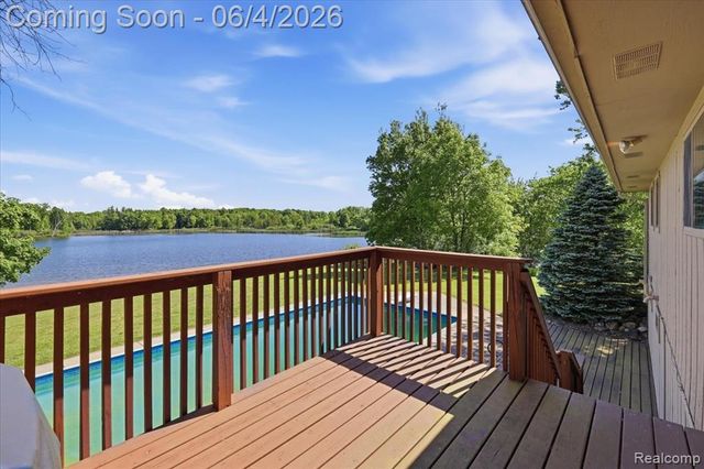 725 Deerpath Court, Ortonville, MI 48462