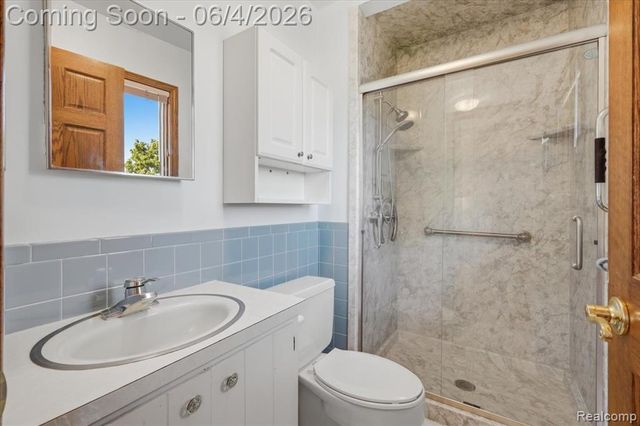 725 Deerpath Court, Ortonville, MI 48462