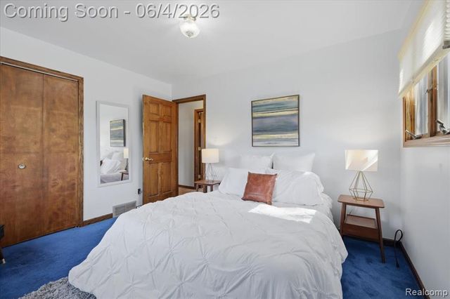 725 Deerpath Court, Ortonville, MI 48462