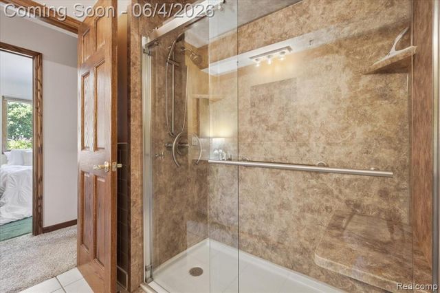 725 Deerpath Court, Ortonville, MI 48462