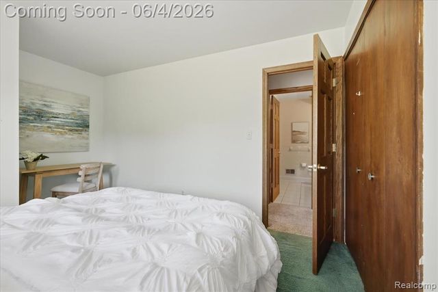725 Deerpath Court, Ortonville, MI 48462