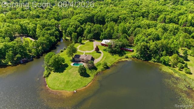 725 Deerpath Court, Ortonville, MI 48462