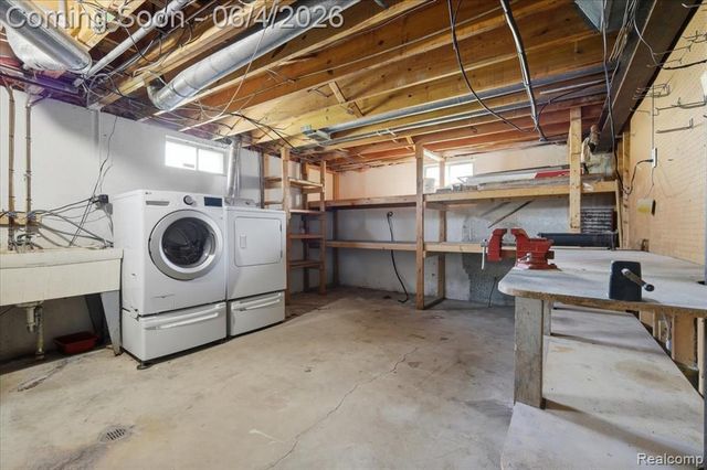 725 Deerpath Court, Ortonville, MI 48462