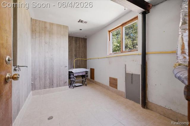 725 Deerpath Court, Ortonville, MI 48462