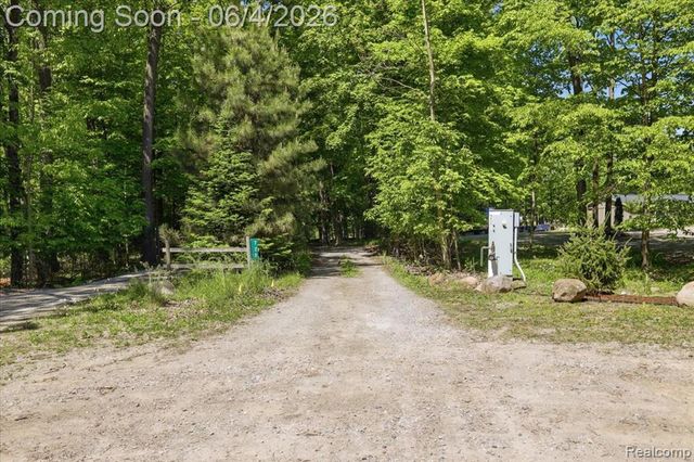 725 Deerpath Court, Ortonville, MI 48462