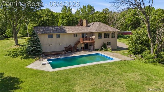 725 Deerpath Court, Ortonville, MI 48462