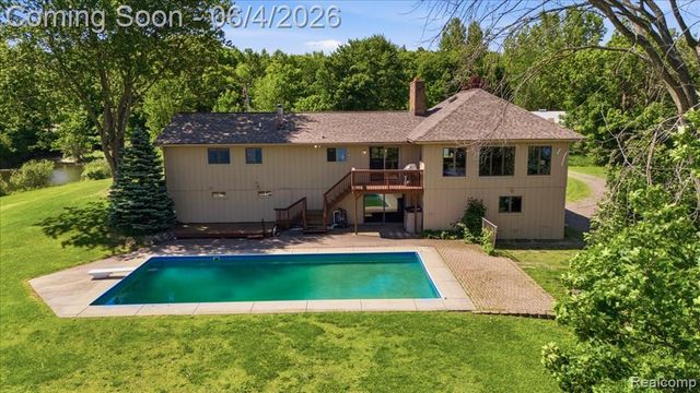 725 Deerpath Court, Ortonville, MI 48462