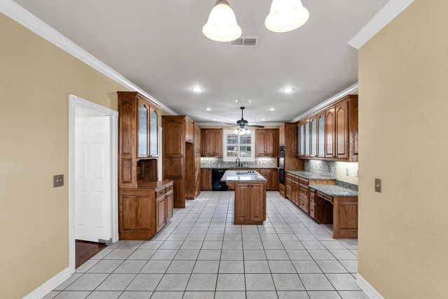 805 Brook Hollow, White Oak, TX 75693