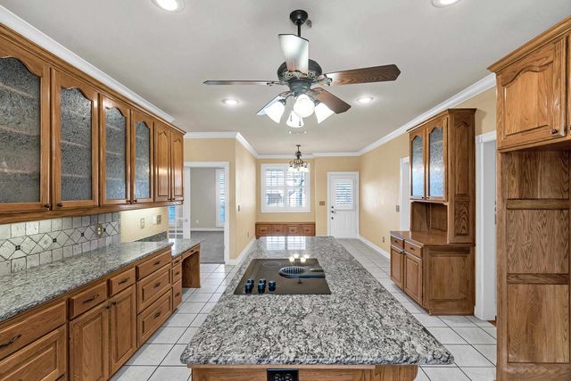 805 Brook Hollow, White Oak, TX 75693