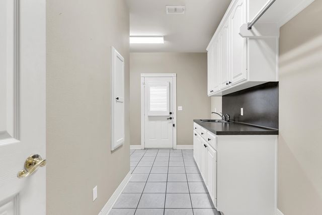 805 Brook Hollow, White Oak, TX 75693