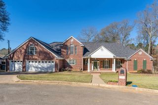 805 Brook Hollow, White Oak, TX 75693