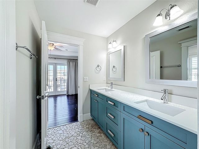 529 77TH STREET, Holmes Beach, FL 34217