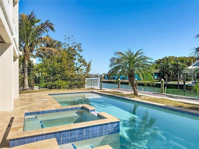 529 77TH STREET, Holmes Beach, FL 34217