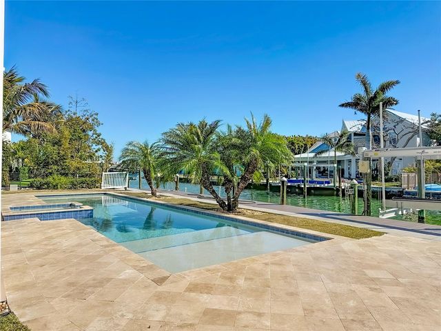 529 77TH STREET, Holmes Beach, FL 34217