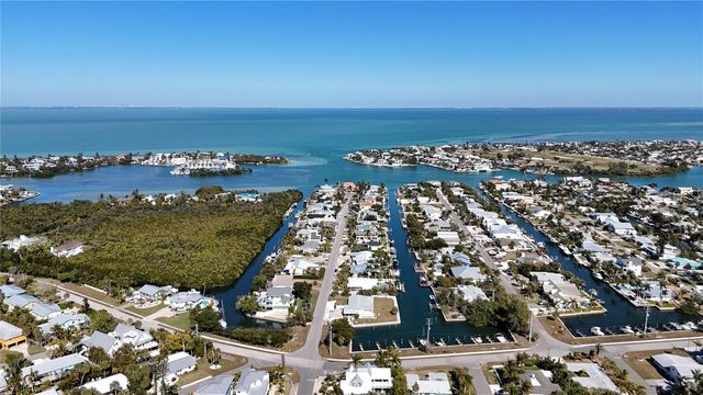 529 77TH STREET, Holmes Beach, FL 34217