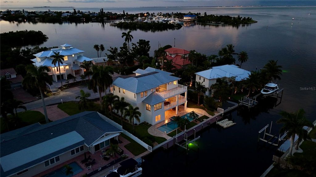 529 77TH STREET, HOLMES BEACH, FL 34217 — photo 2