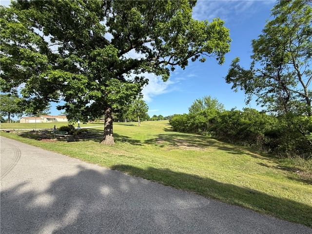 8 Soth Hills Loop, Holiday Island, AR 72631