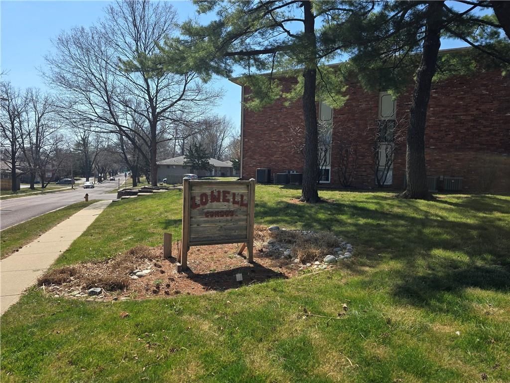 8215 Santa Fe Drive 7, Overland Park, KS 66204