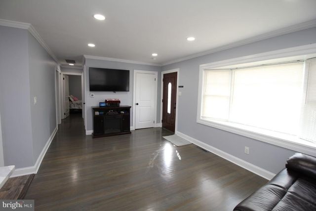 300 CRESSMONT AVE, Blackwood, NJ 08012