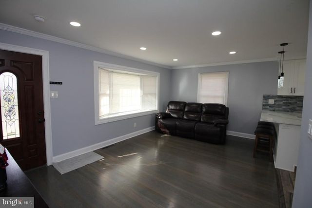 300 CRESSMONT AVE, Blackwood, NJ 08012