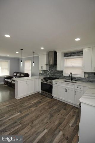 300 CRESSMONT AVE, Blackwood, NJ 08012