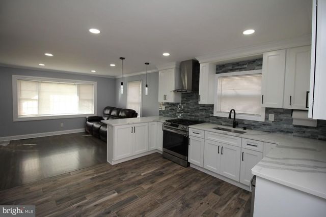 300 CRESSMONT AVE, Blackwood, NJ 08012