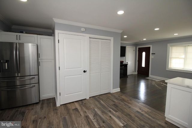 300 CRESSMONT AVE, Blackwood, NJ 08012