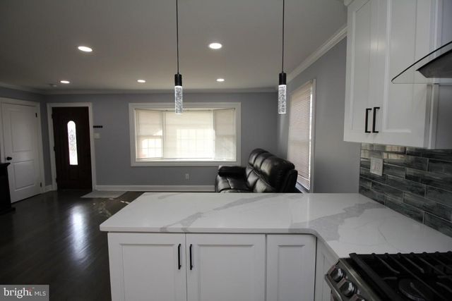 300 CRESSMONT AVE, Blackwood, NJ 08012